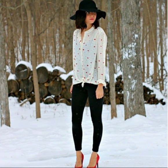 SHIRT BUTTONS DOWN VALENTINES DAY PRINT LIPS AND POLKA DOTS SZ L - Picture 2 of 8